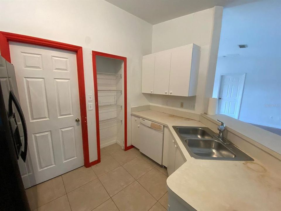 Active With Contract: $339,900 (3 beds, 2 baths, 1389 Square Feet)