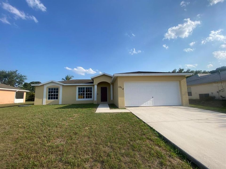 Active With Contract: $339,900 (3 beds, 2 baths, 1389 Square Feet)