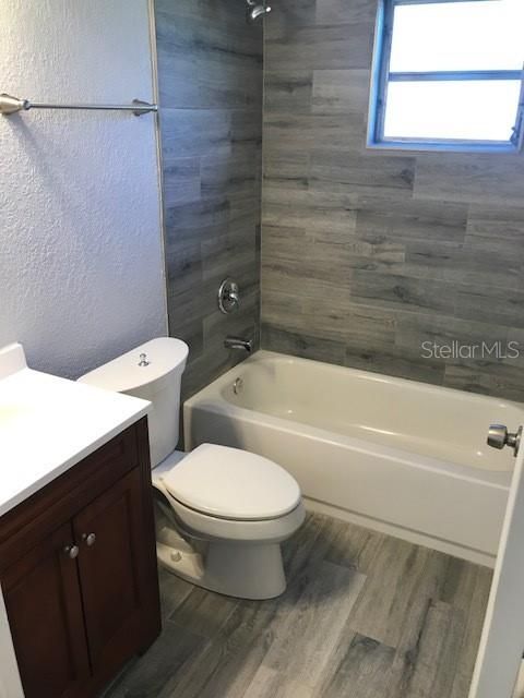 Recently Rented: $1,595 (2 beds, 1 baths, 809 Square Feet)