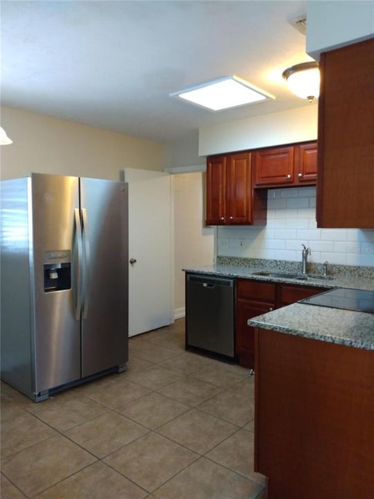 Recently Rented: $1,595 (2 beds, 1 baths, 809 Square Feet)