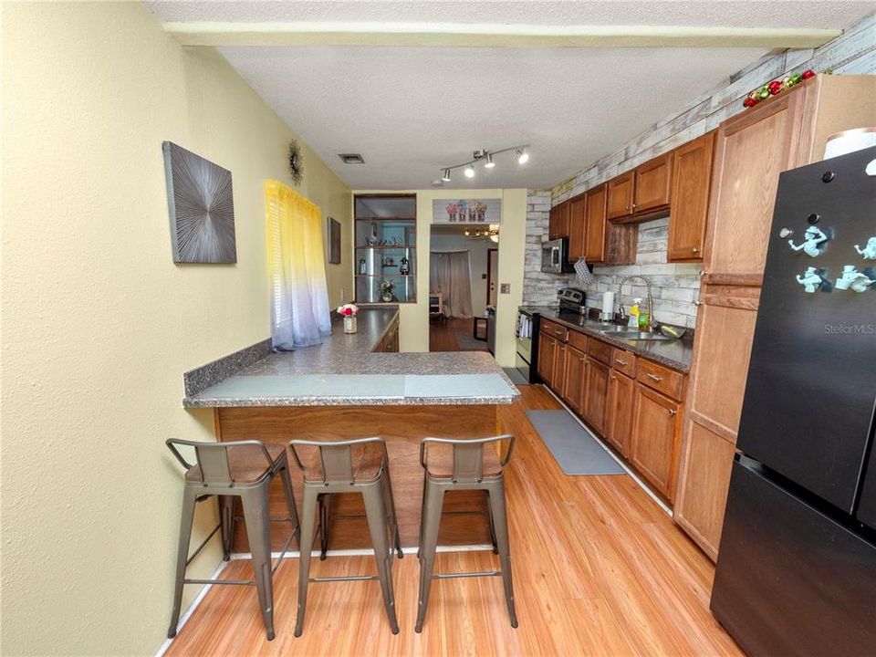 For Sale: $199,000 (2 beds, 1 baths, 672 Square Feet)