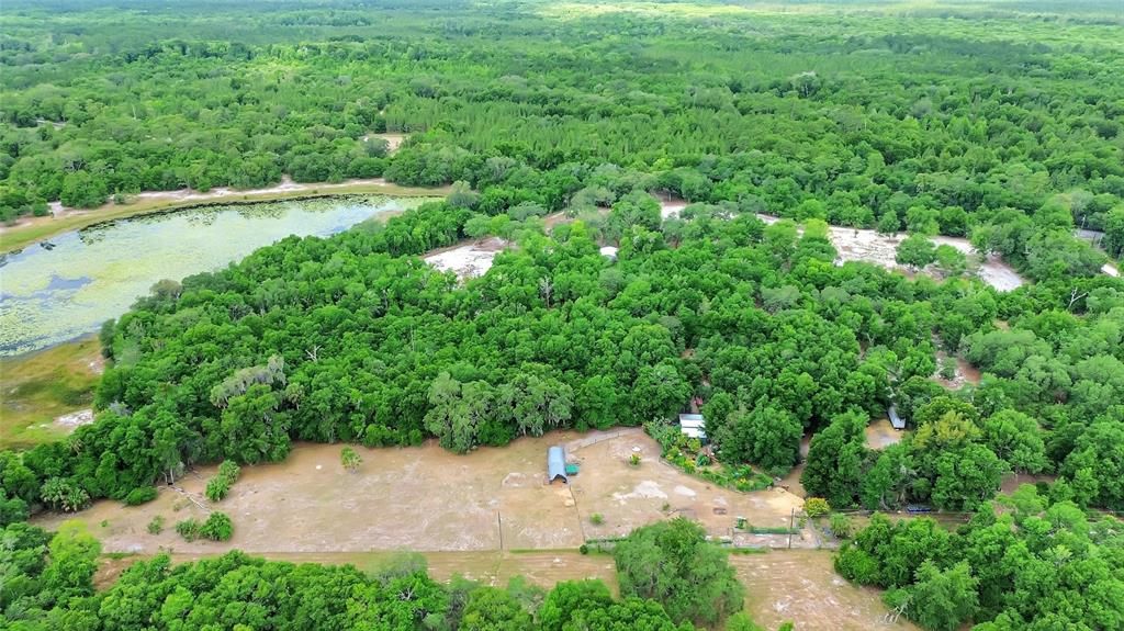 На продажу: $389,900 (11.48 acres)