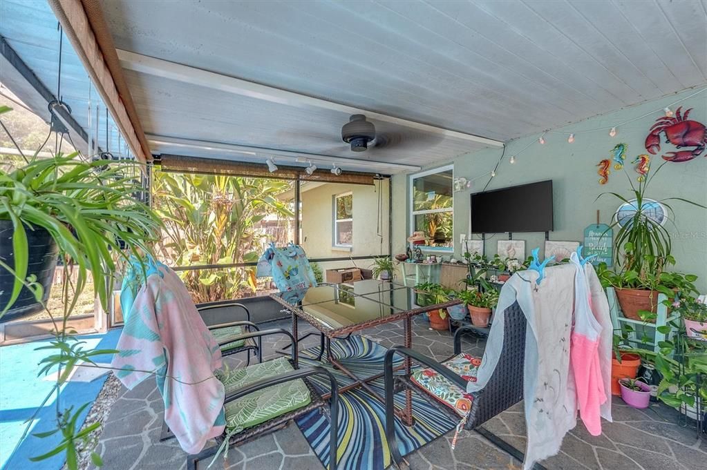 Active With Contract: $410,000 (3 beds, 2 baths, 1771 Square Feet)