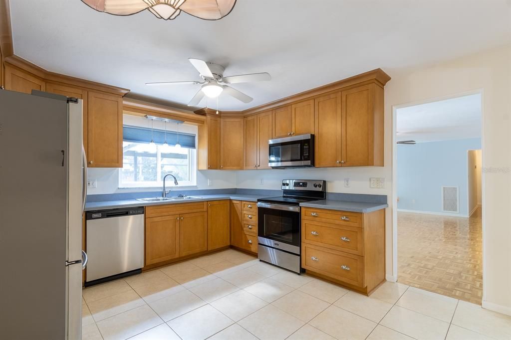 Recently Sold: $420,000 (3 beds, 2 baths, 1954 Square Feet)