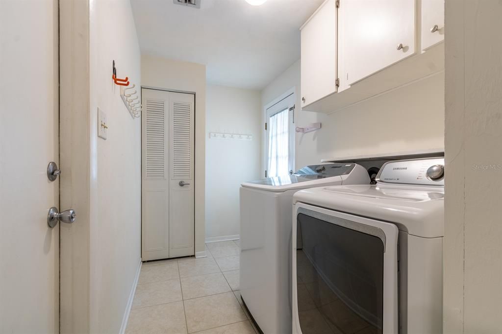 Active With Contract: $420,000 (3 beds, 2 baths, 1954 Square Feet)