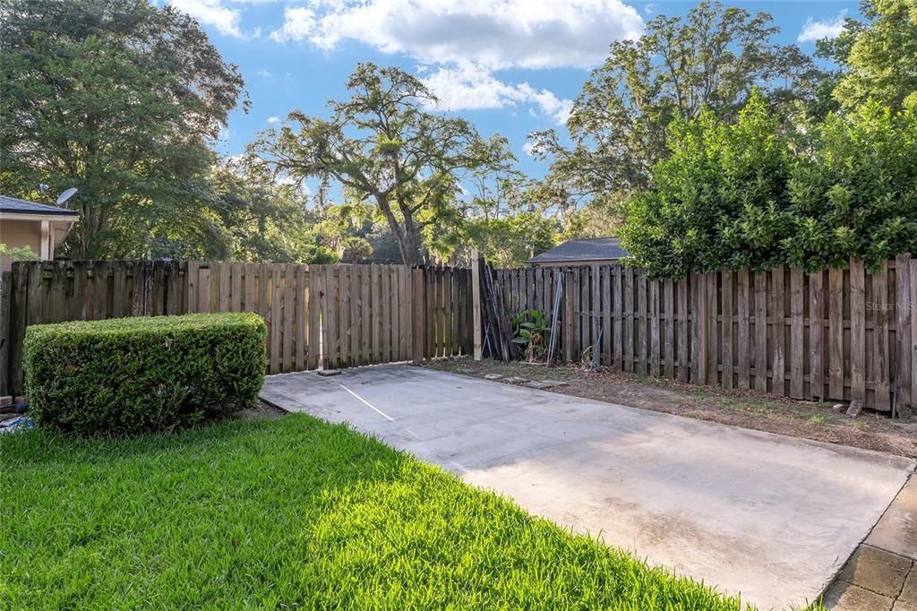 Active With Contract: $420,000 (3 beds, 2 baths, 1954 Square Feet)