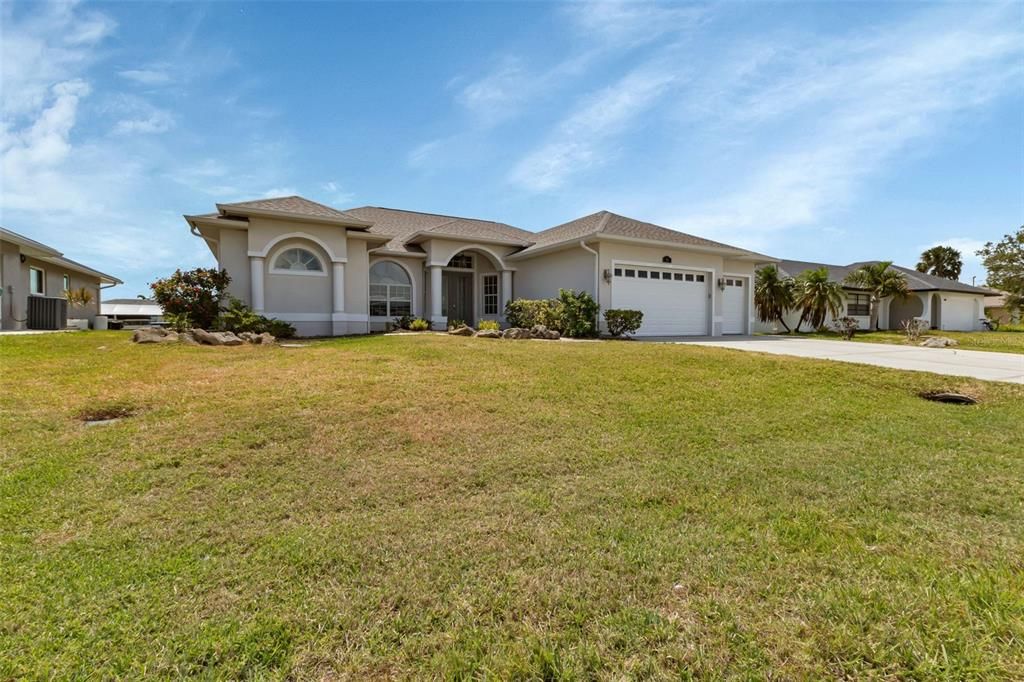 For Sale: $750,000 (3 beds, 3 baths, 2485 Square Feet)