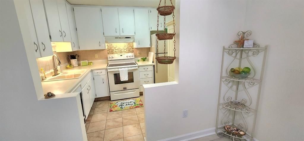 For Rent: $1,695 (2 beds, 1 baths, 930 Square Feet)