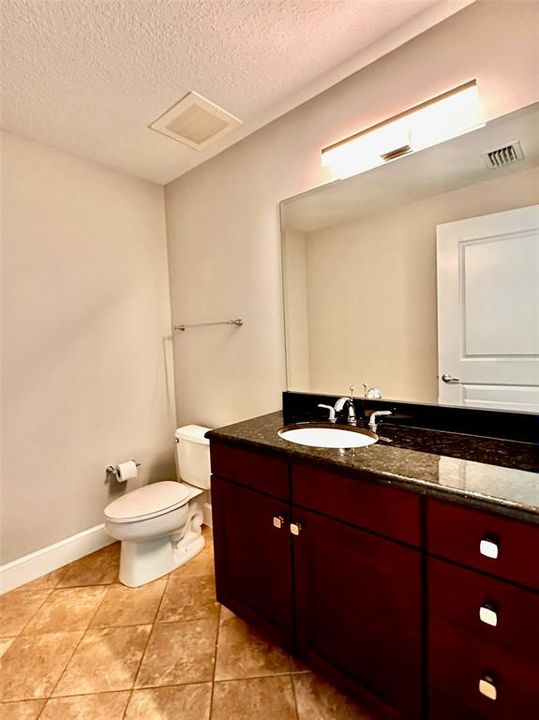 For Rent: $2,300 (1 beds, 1 baths, 997 Square Feet)