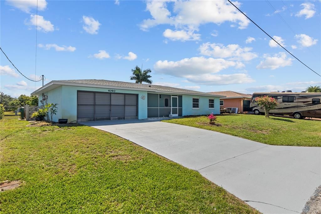 Active With Contract: $359,000 (3 beds, 2 baths, 1320 Square Feet)