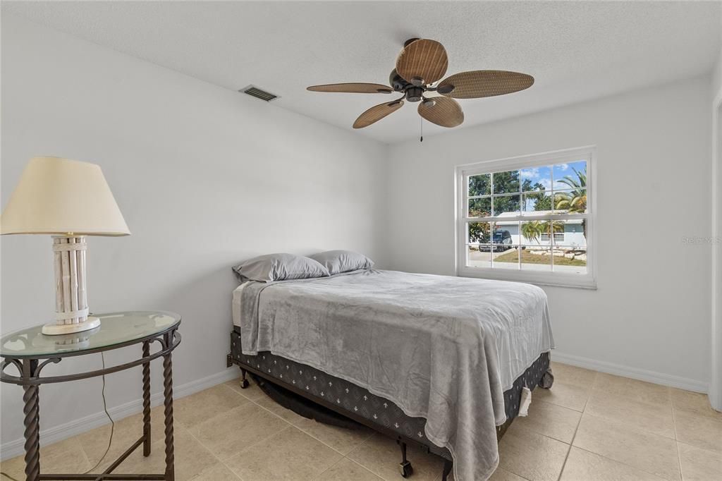 Active With Contract: $359,000 (3 beds, 2 baths, 1320 Square Feet)