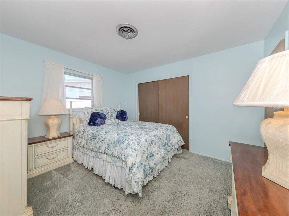 Active With Contract: $450,000 (2 beds, 2 baths, 1207 Square Feet)
