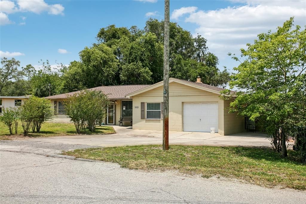 Active With Contract: $375,000 (3 beds, 2 baths, 1800 Square Feet)