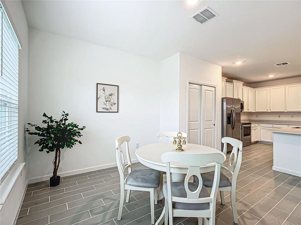 For Sale: $399,800 (4 beds, 2 baths, 2292 Square Feet)