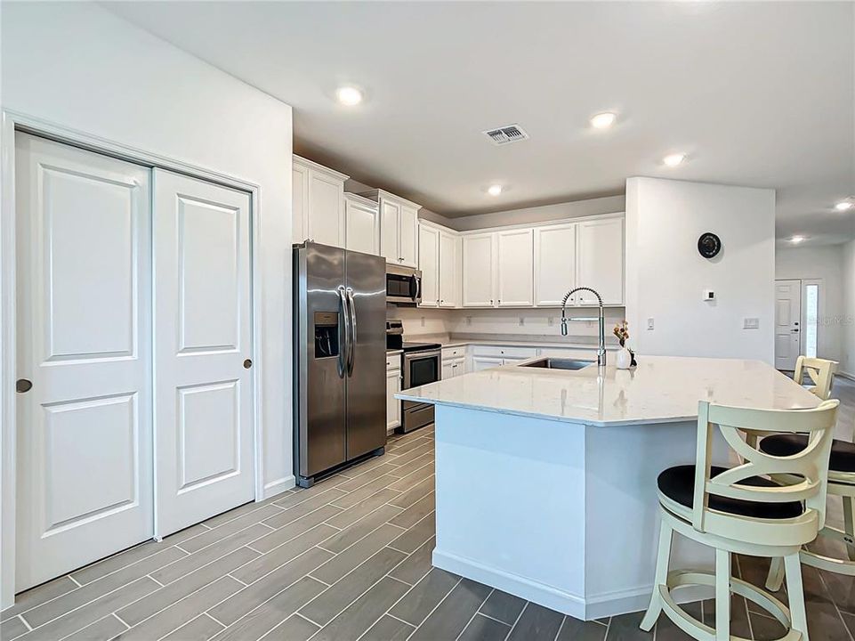 For Sale: $399,800 (4 beds, 2 baths, 2292 Square Feet)