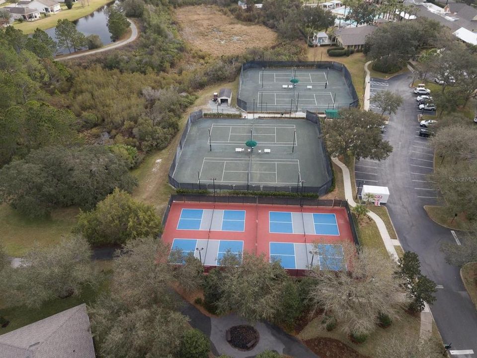 Lighted Tennis & Pickleball Courts