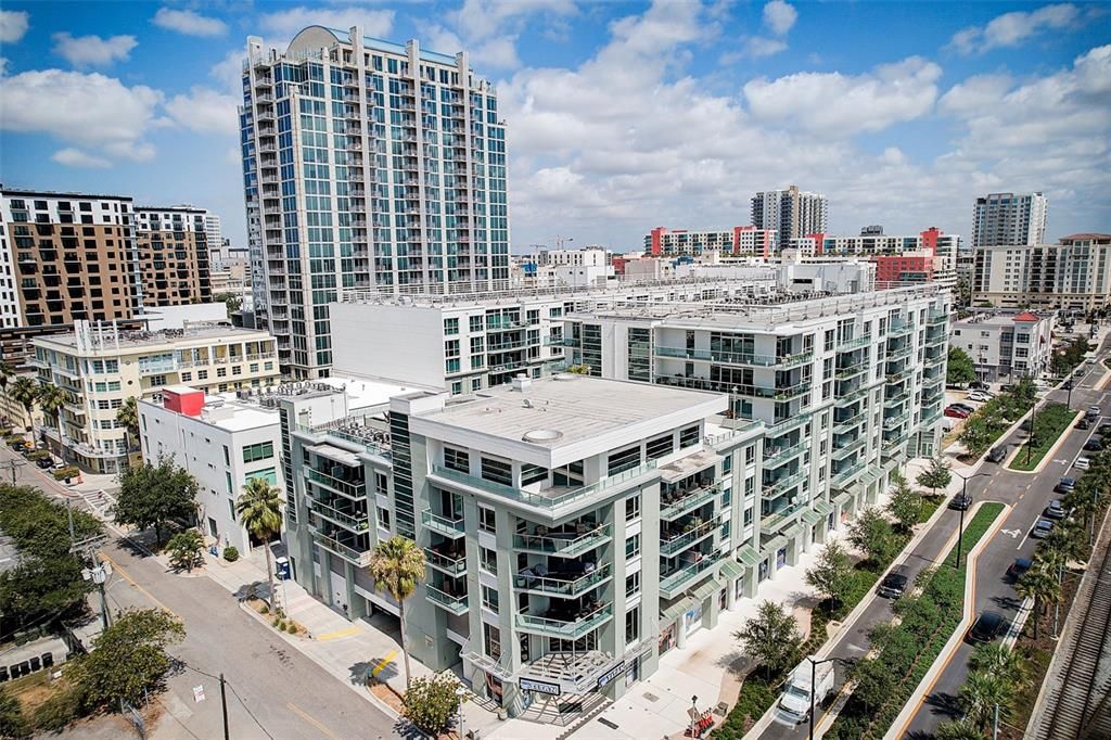 Active With Contract: $615,000 (2 beds, 2 baths, 1237 Square Feet)