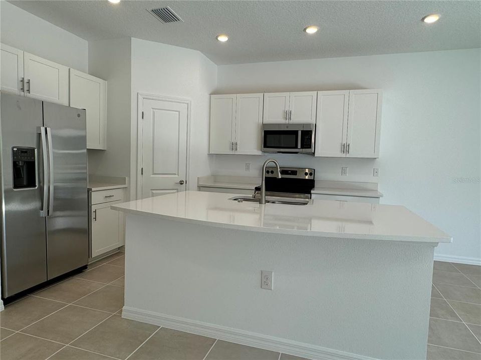 For Rent: $2,500 (3 beds, 2 baths, 1373 Square Feet)