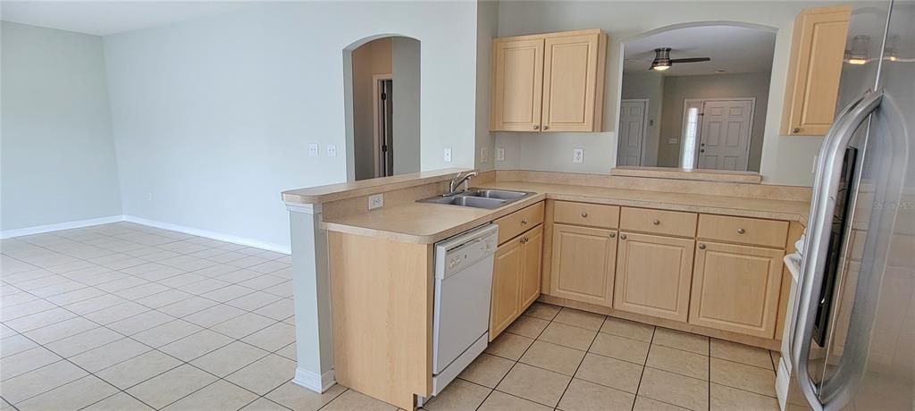 For Rent: $2,245 (4 beds, 2 baths, 1782 Square Feet)