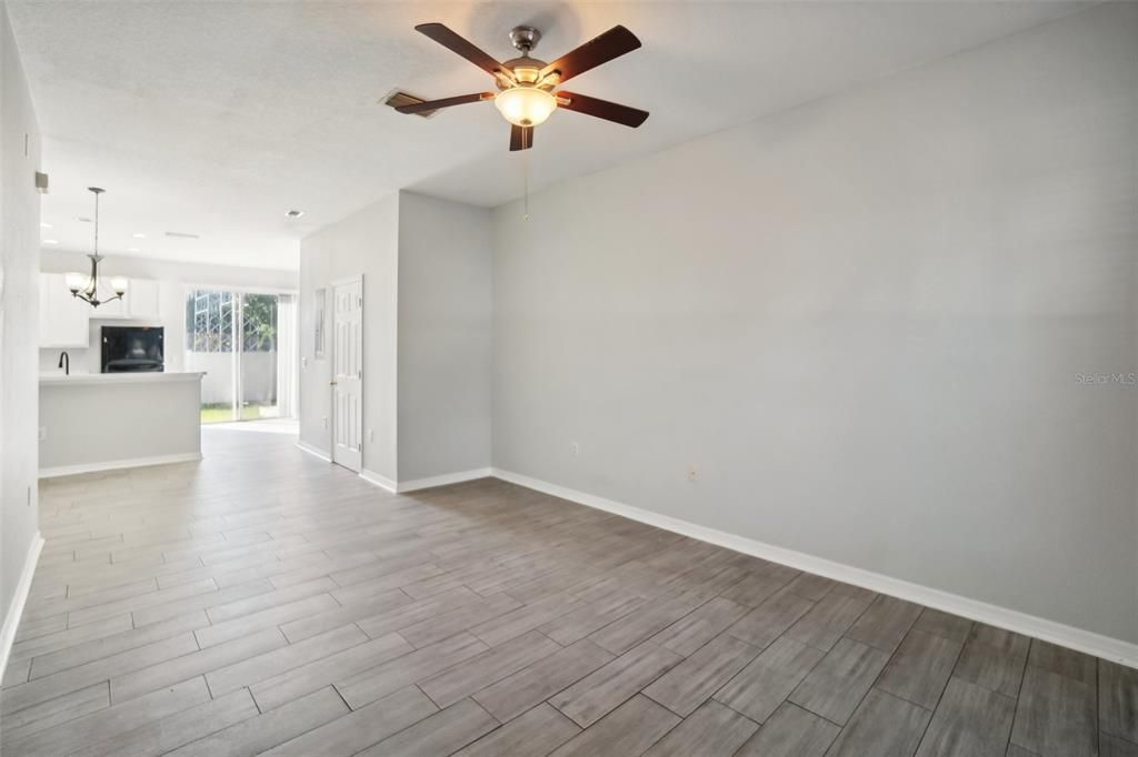 For Sale: $285,000 (2 beds, 2 baths, 1236 Square Feet)