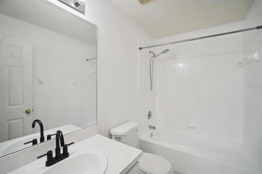 For Sale: $285,000 (2 beds, 2 baths, 1236 Square Feet)