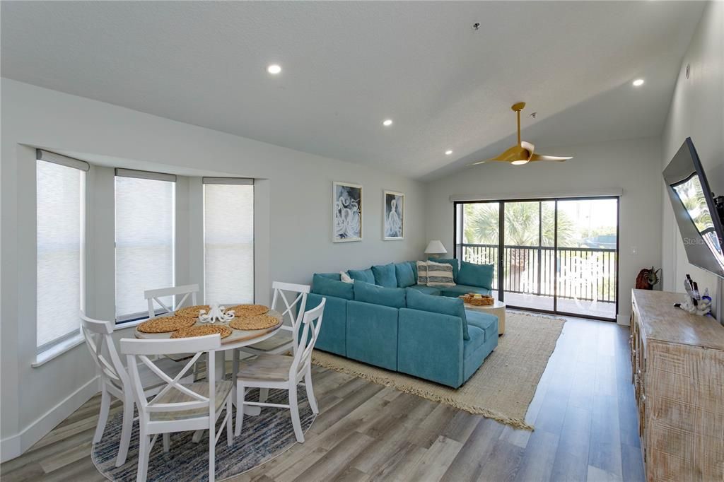 Active With Contract: $469,900 (3 beds, 2 baths, 1263 Square Feet)