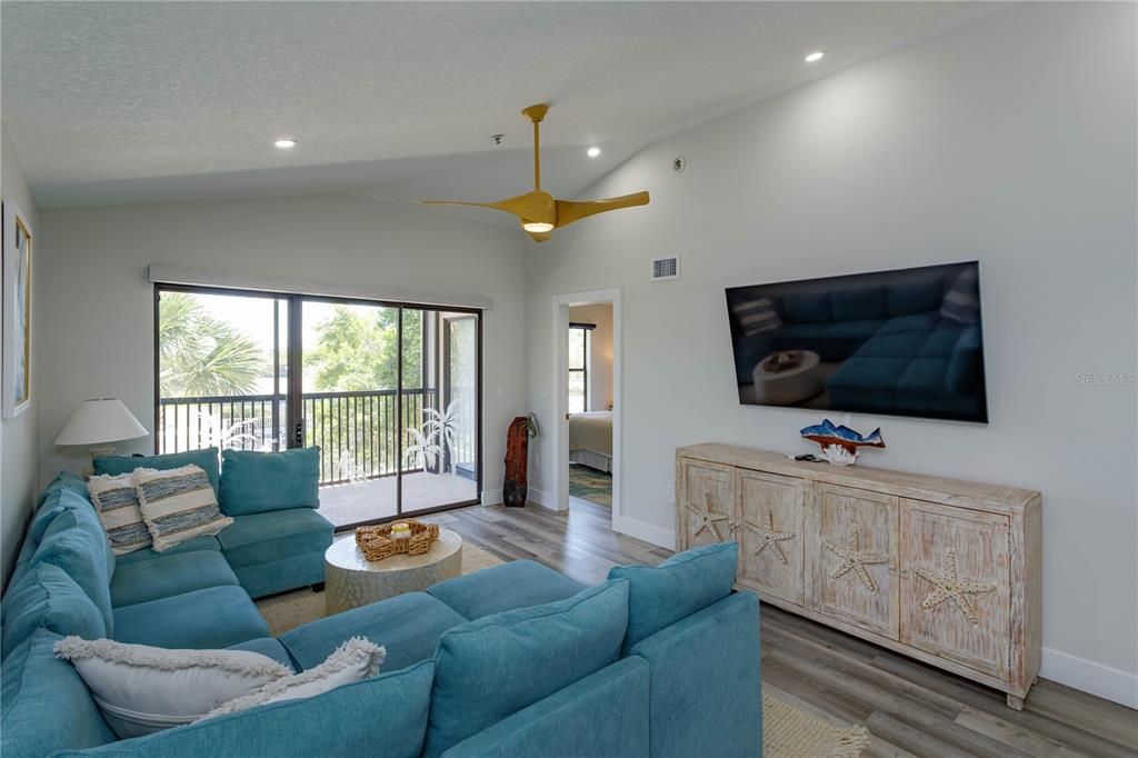 Active With Contract: $469,900 (3 beds, 2 baths, 1263 Square Feet)