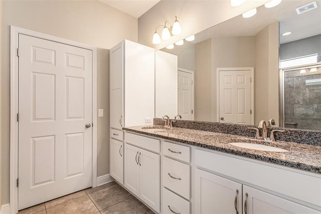 For Sale: $339,999 (2 beds, 2 baths, 1712 Square Feet)
