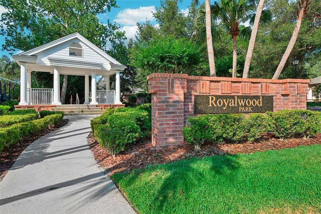 Gorgeous Royalwood Park and gazebo for amazing family photos through the years