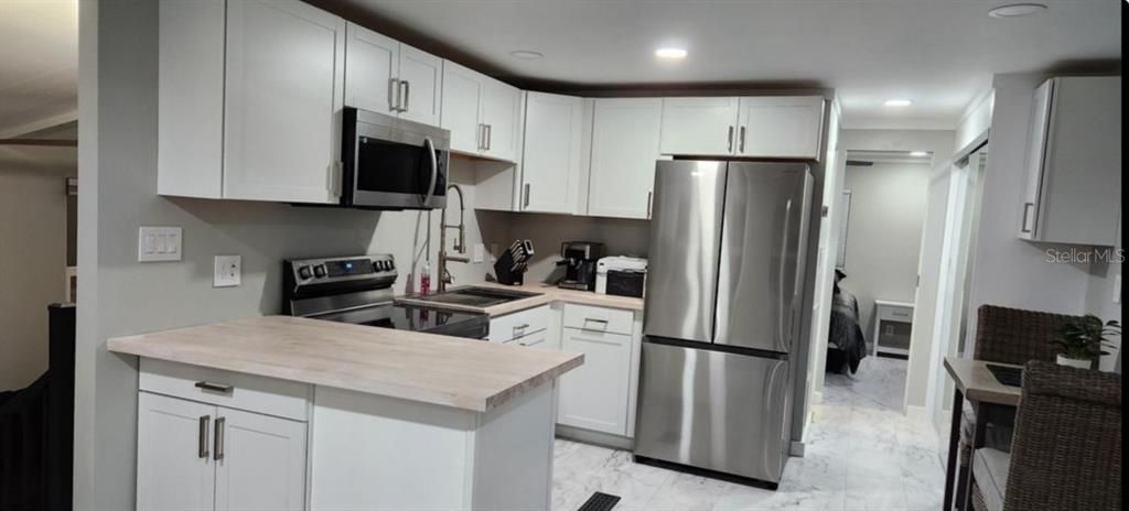 For Sale: $170,000 (1 beds, 1 baths, 678 Square Feet)