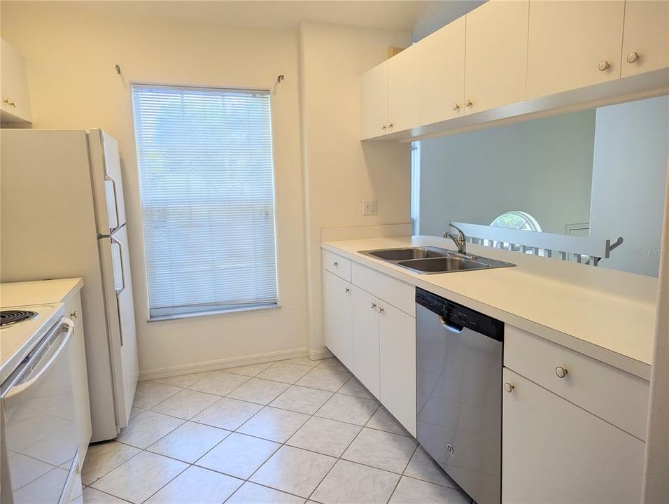 For Rent: $2,095 (3 beds, 2 baths, 1604 Square Feet)