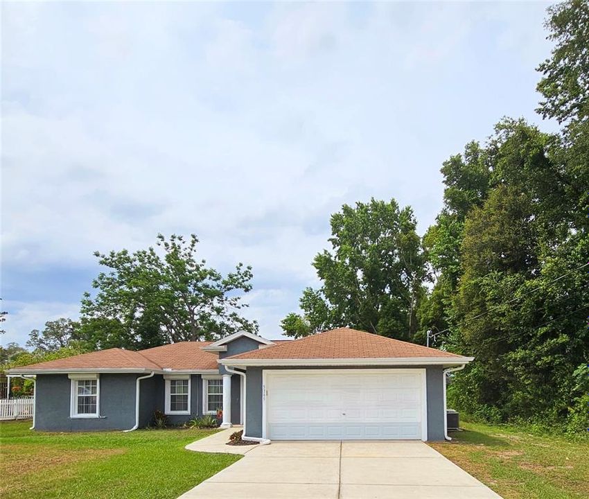 Active With Contract: $249,900 (3 beds, 2 baths, 1323 Square Feet)