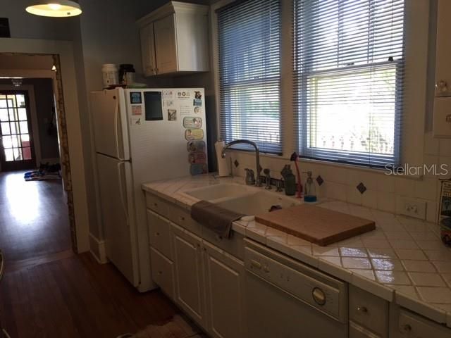 For Rent: $2,750 (2 beds, 1 baths, 1032 Square Feet)