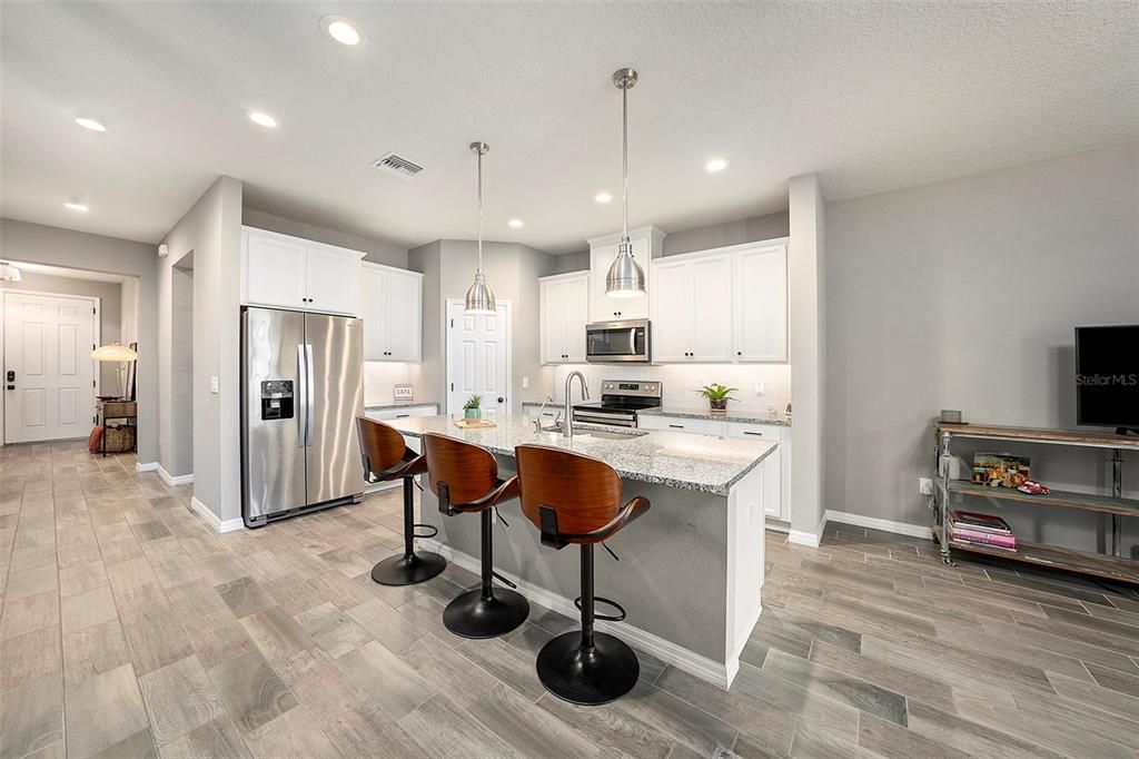 Active With Contract: $374,900 (3 beds, 2 baths, 1703 Square Feet)