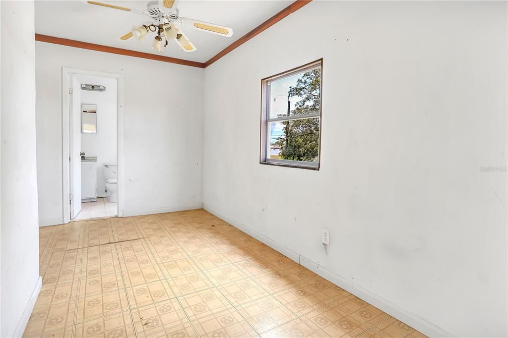 Active With Contract: $169,900 (3 beds, 2 baths, 1988 Square Feet)