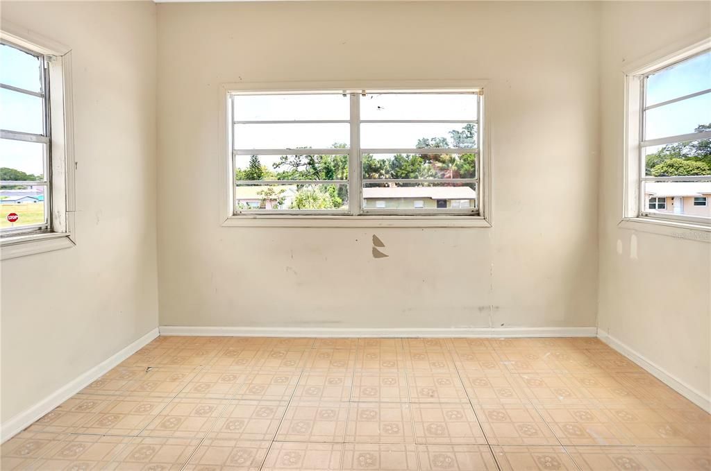 Active With Contract: $169,900 (3 beds, 2 baths, 1988 Square Feet)