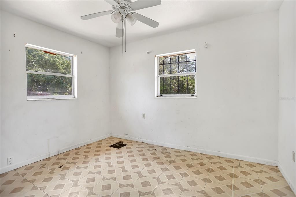 Active With Contract: $169,900 (3 beds, 2 baths, 1988 Square Feet)