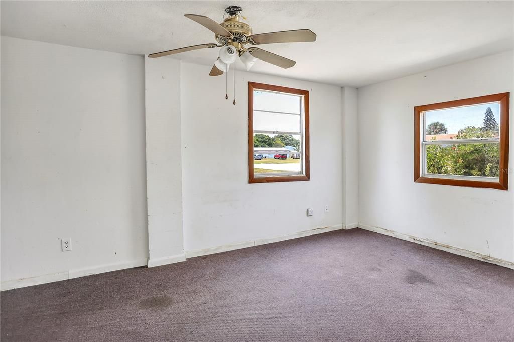 Active With Contract: $169,900 (3 beds, 2 baths, 1988 Square Feet)