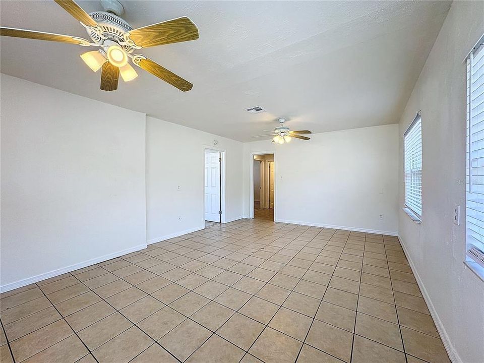 For Rent: $2,200 (3 beds, 2 baths, 1404 Square Feet)