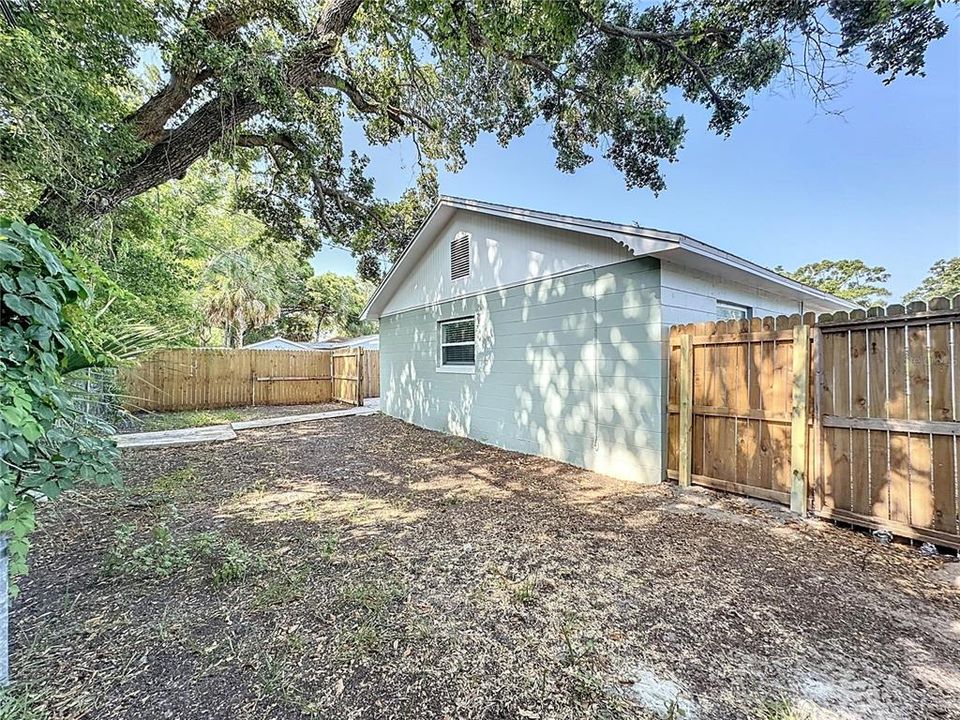 Recently Rented: $2,200 (3 beds, 2 baths, 1404 Square Feet)