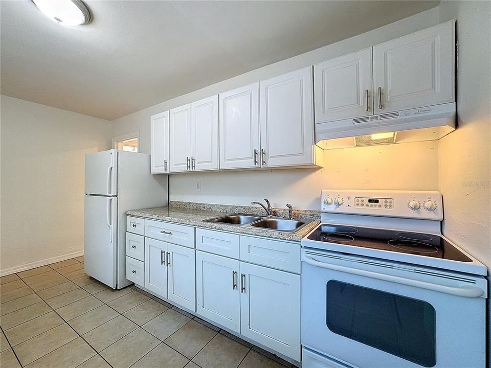 For Rent: $2,200 (3 beds, 2 baths, 1404 Square Feet)