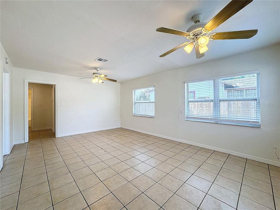 For Rent: $2,200 (3 beds, 2 baths, 1404 Square Feet)