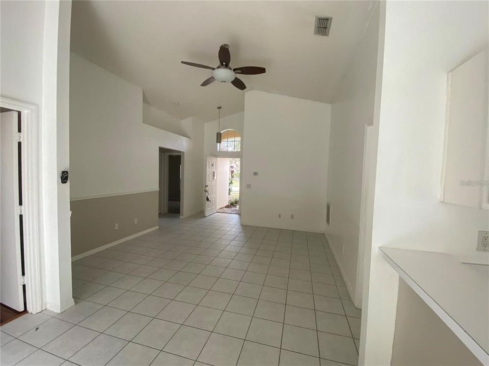 Recently Rented: $1,900 (3 beds, 2 baths, 1200 Square Feet)