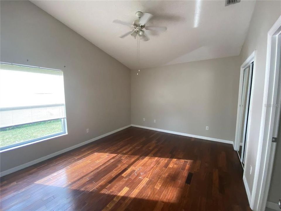 Recently Rented: $1,900 (3 beds, 2 baths, 1200 Square Feet)