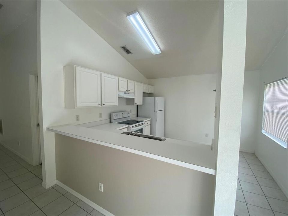 Active With Contract: $1,900 (3 beds, 2 baths, 1200 Square Feet)