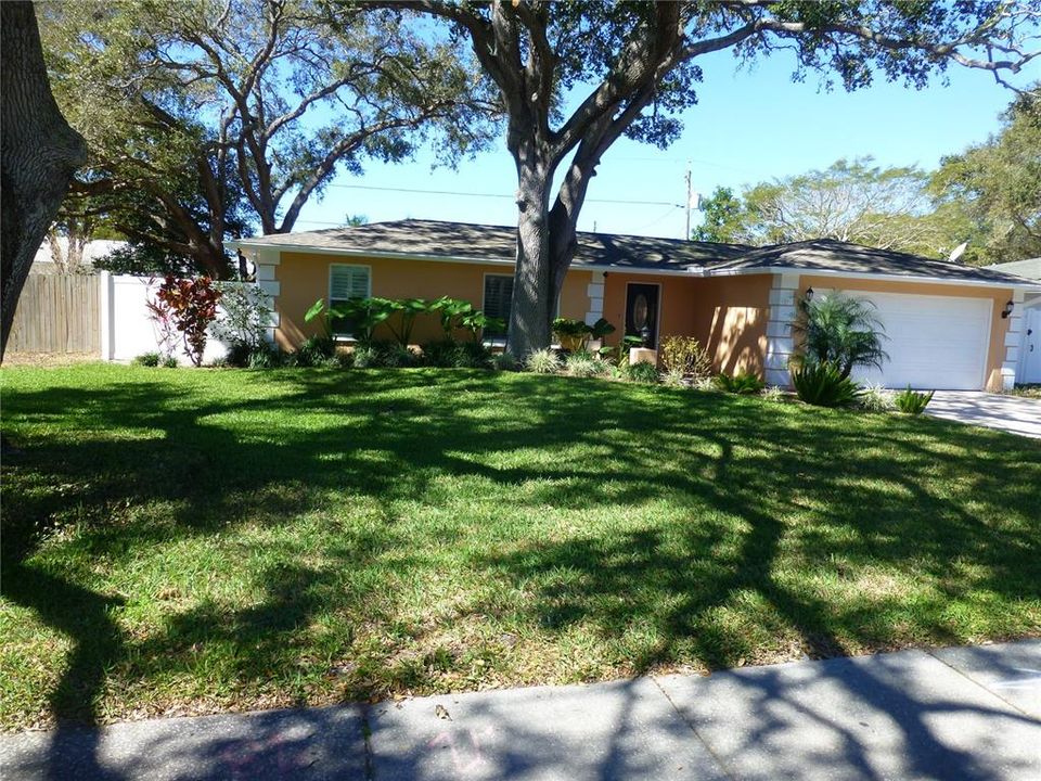 Recently Rented: $3,250 (3 beds, 2 baths, 1548 Square Feet)