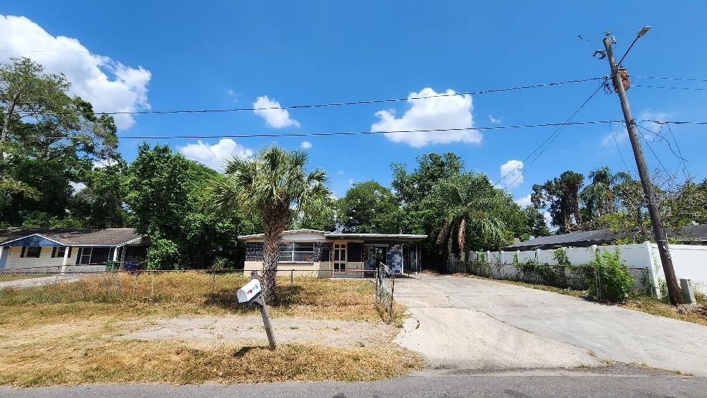 Active With Contract: $210,000 (3 beds, 1 baths, 1050 Square Feet)