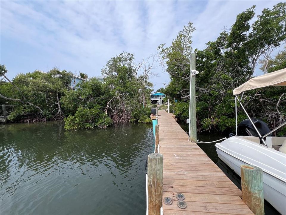 For Sale: $699,000 (2 beds, 2 baths, 884 Square Feet)