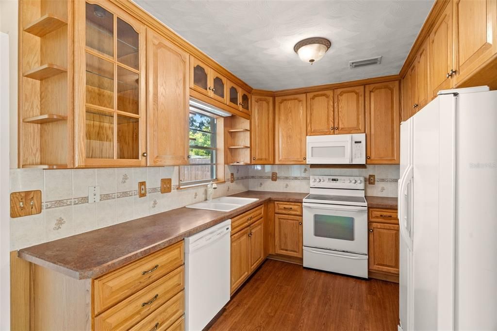 Active With Contract: $364,900 (4 beds, 2 baths, 1300 Square Feet)