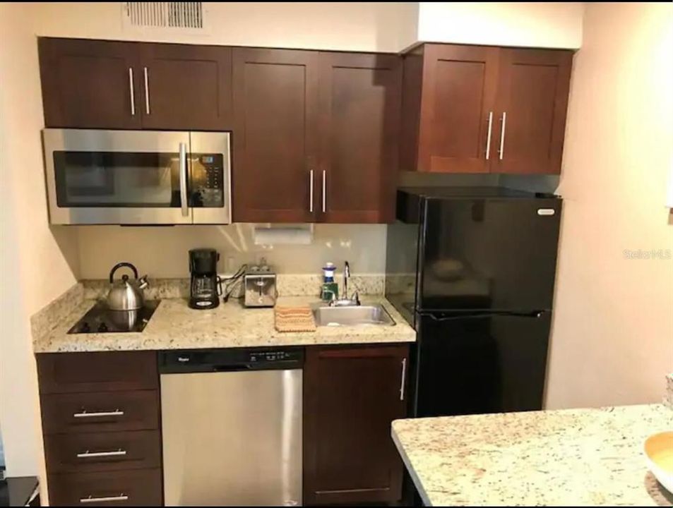 For Sale: $185,000 (1 beds, 1 baths, 492 Square Feet)